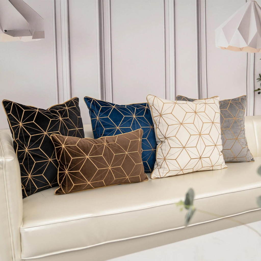 Capa de Almofada para Sofá Aveludada e Bordada - Almofada Geométrica