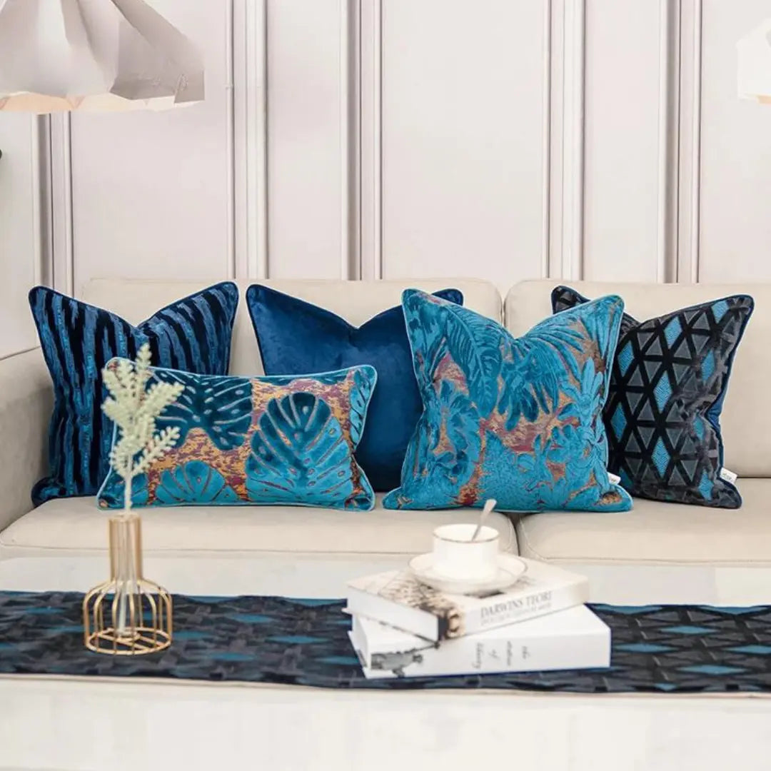 Capa de Almofada para Sofá Aveludada e Bordada - Almofada Moderna