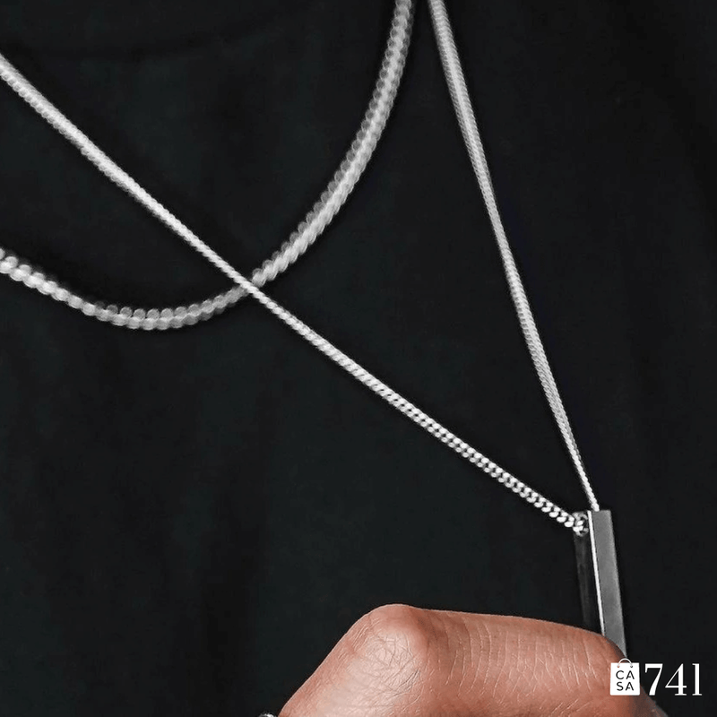 Colar Masculino com Pingente Geométrico e Corrente Cubana em Aço Inox