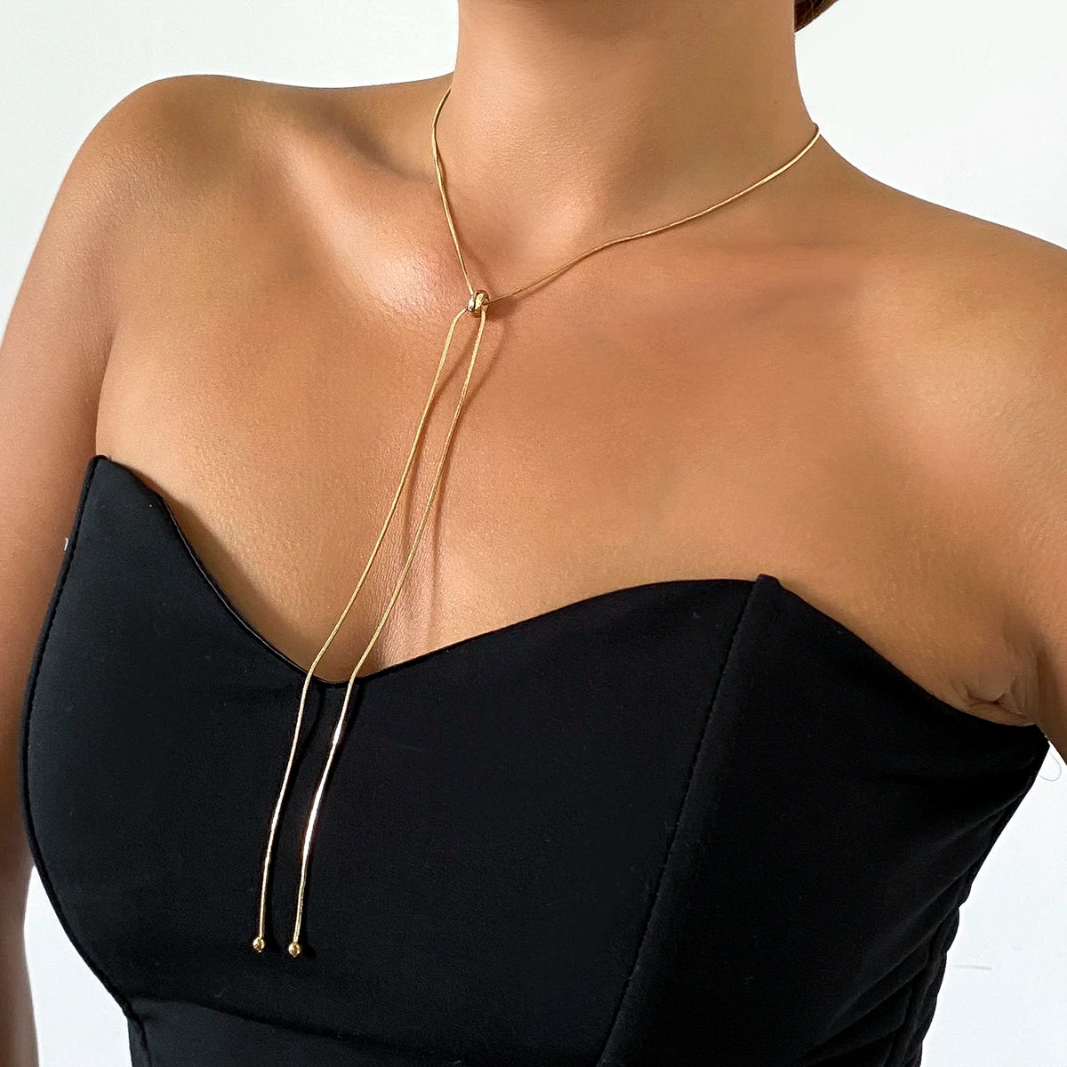 Colar Gargantilha Fina com Pingente Feminina