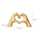 Escultura de Gesto Amoroso Produzida de Resina