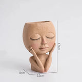 Marrom - Mãos no Rosto