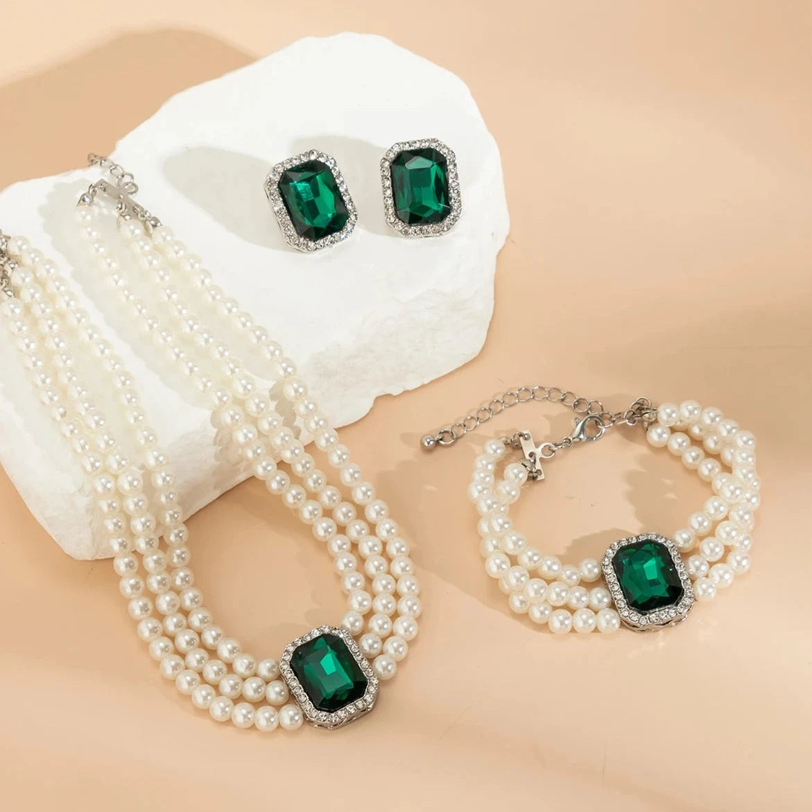 Conjunto de Joia Elegante com Colar, Pulseira e Brincos de Pérola e Cristal