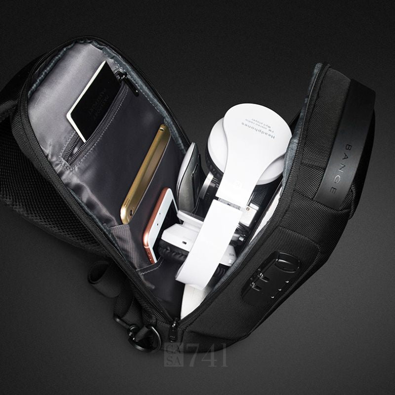 Mochila Compacta com Trava Antifurto e Material Resistente a Água - BANGE